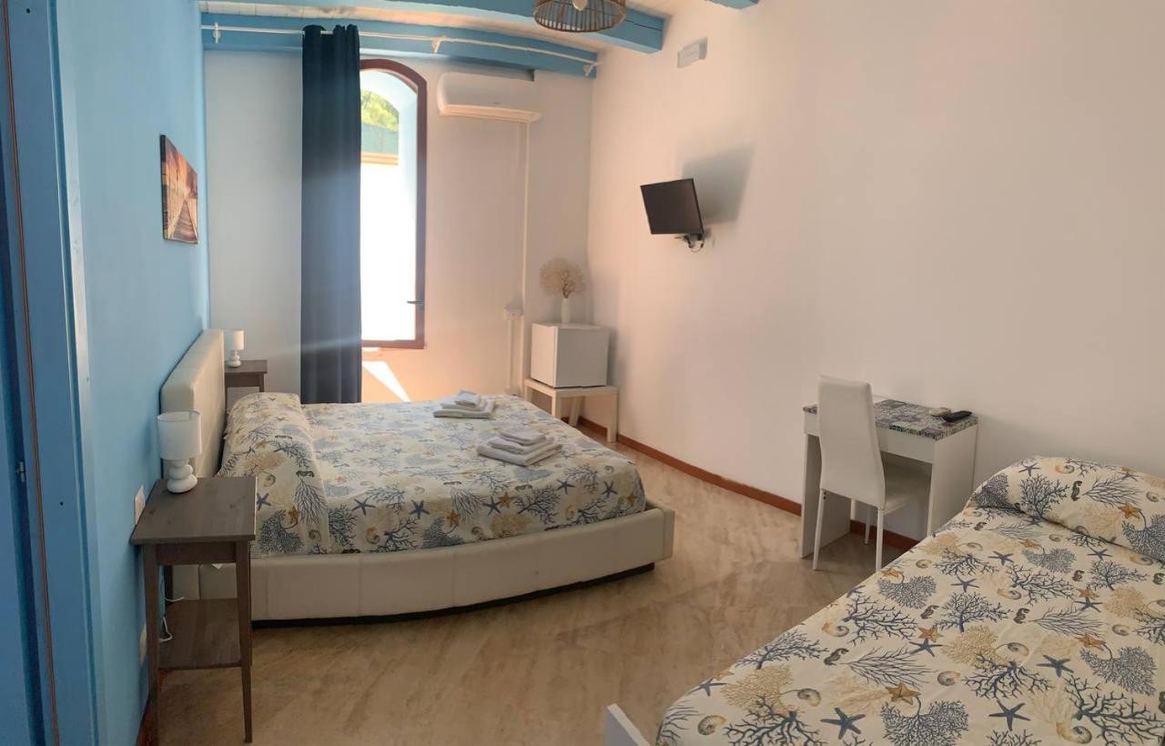 Borgomarino'S Room Cefalù Exterior foto